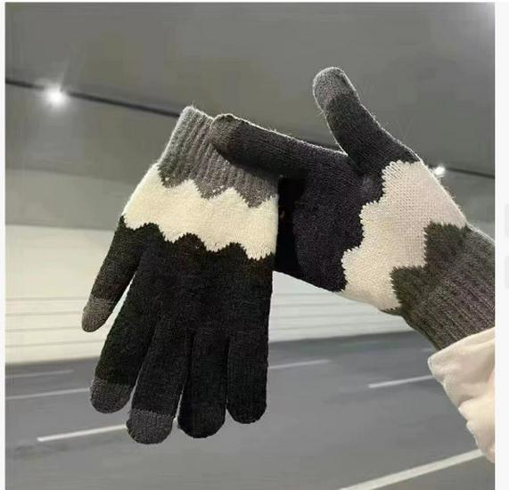 Men s Touchscreen Gloves - Autumn/Winter, Thick, Windproof, Warm, Ideal for Couples and Students
Men s Touchscreen Gloves - Autumn/Winter, Thick, Windproof, Warm, Ideal for Couples and Students