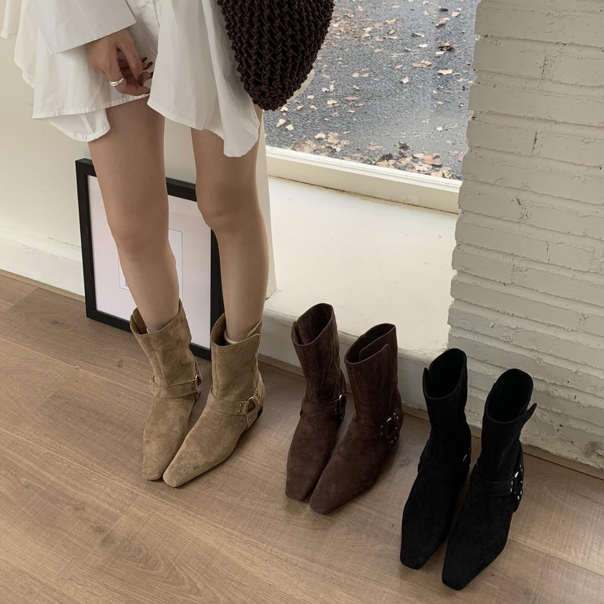 French fashionable design belt buckle thick heel thin boots women s autumn and winter outer wear commuting versatile one-pedal short boots 39 абрикосовый
French fashionable design belt buckle thick heel thin boots women s autumn and winter outer wear commuting versatile one-pedal short boots 39 абрикосовый