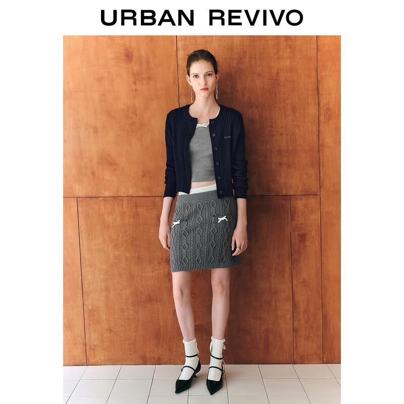 Женский вязаный кардиган в студенческом стиле с бисером L
Женский вязаный кардиган в студенческом стиле с бисером L