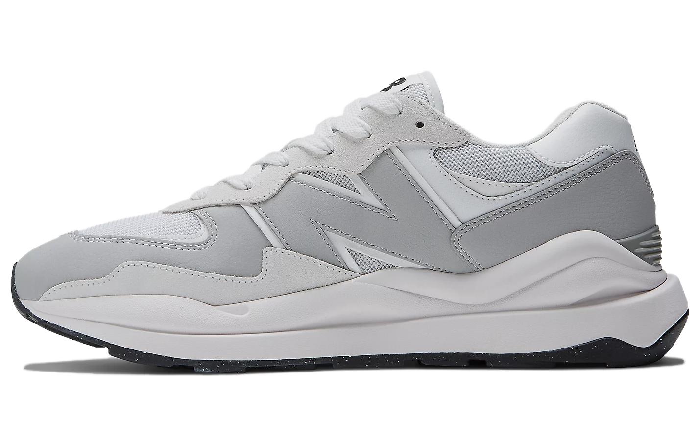 New Balance 57/40 Concrete M5740CPB 41.5
New Balance 57/40 Concrete M5740CPB 41.5