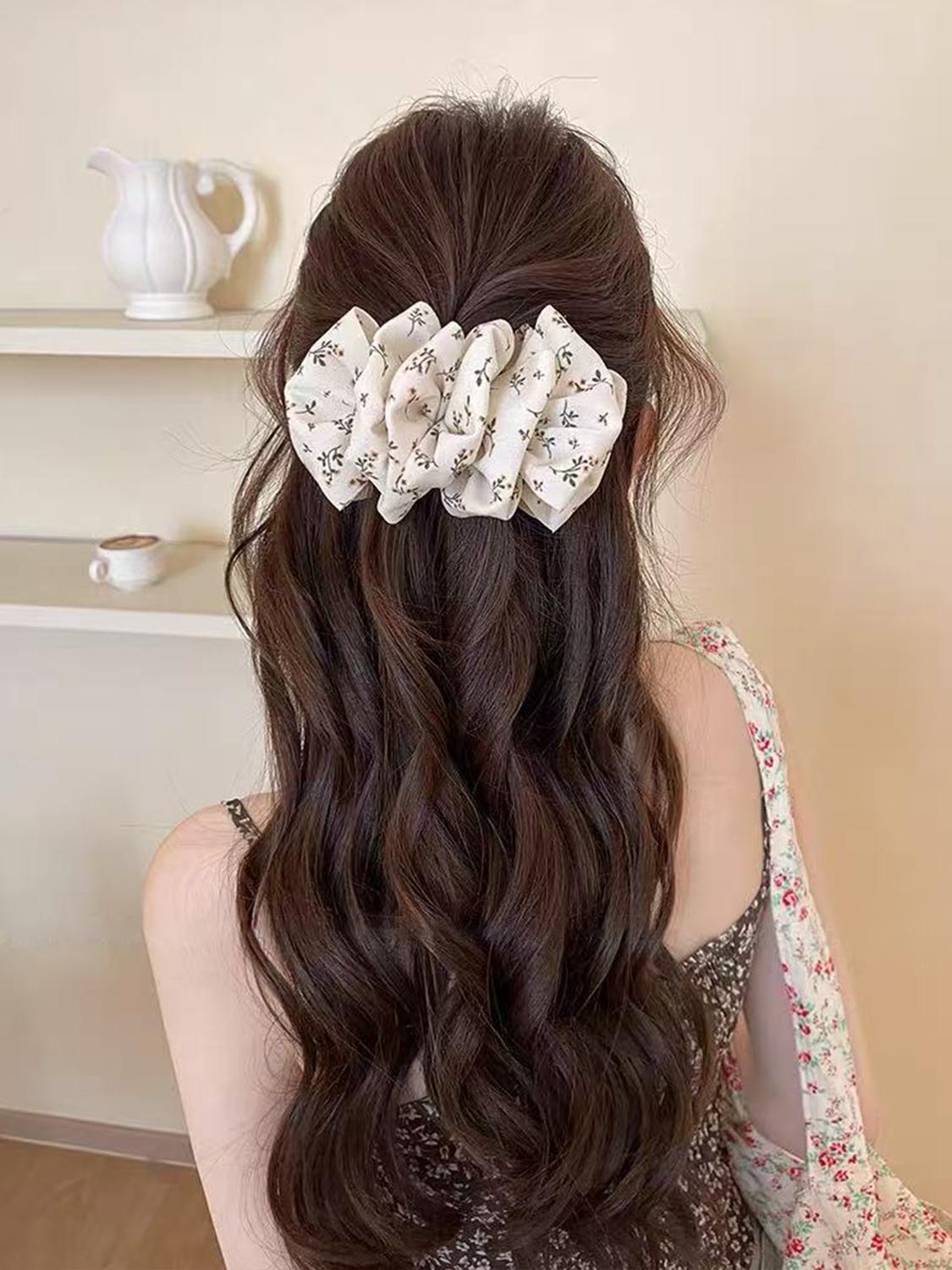 1pc Cloud Small Floral Banana Clip, Enhances Hair Volume, Women s High-End New Back-of-Head Hair Bun Clip Hair Accessories
1pc Cloud Small Floral Banana Clip, Enhances Hair Volume, Women s High-End New Back-of-Head Hair Bun Clip Hair Accessories
