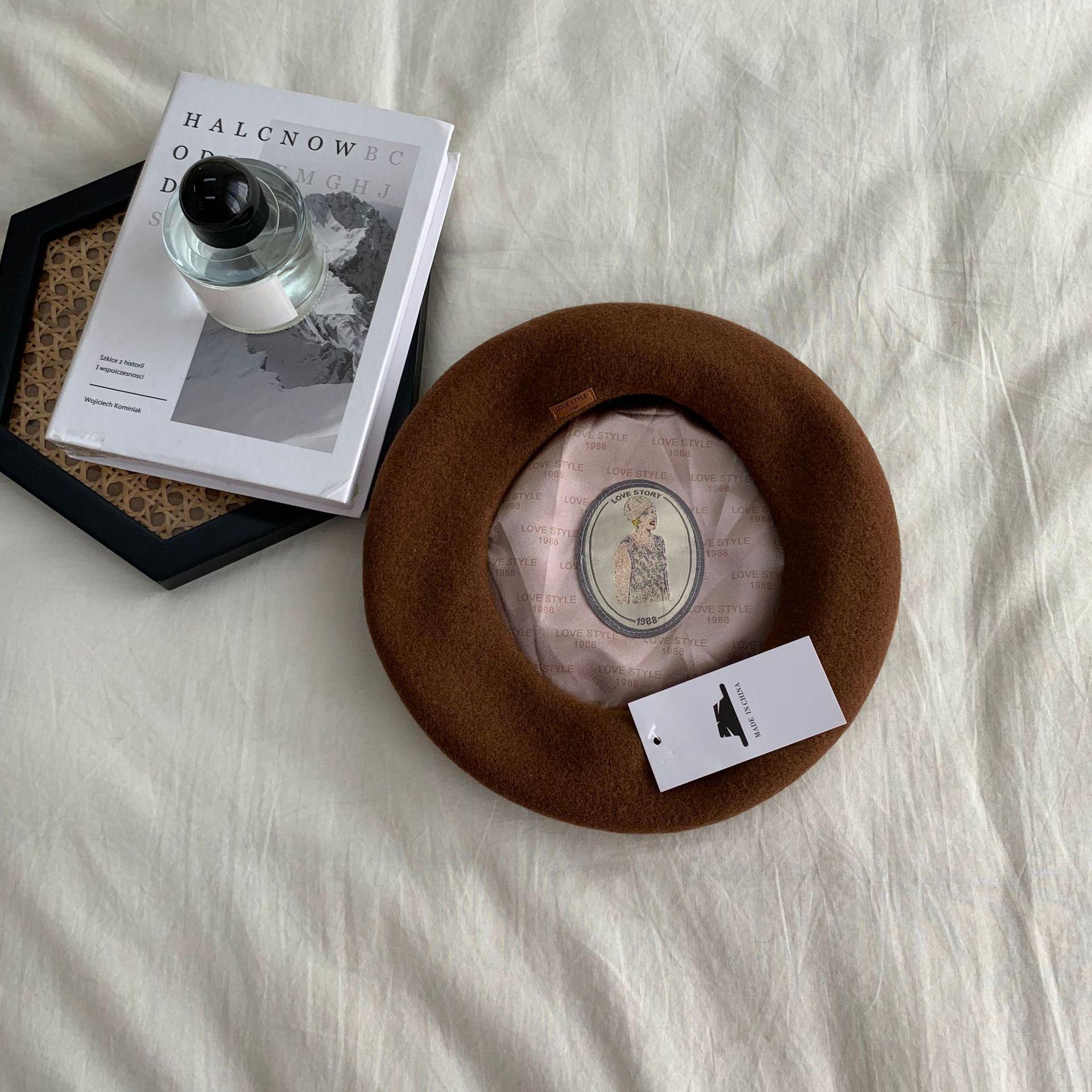 Классический шерстяной берет на осень и зиму, женский, с кожаной этикеткой, британская ретро шляпа художника, модный M(56-58cm)
Классический шерстяной берет на осень и зиму, женский, с кожаной этикеткой, британская ретро шляпа художника, модный M(56-58cm)