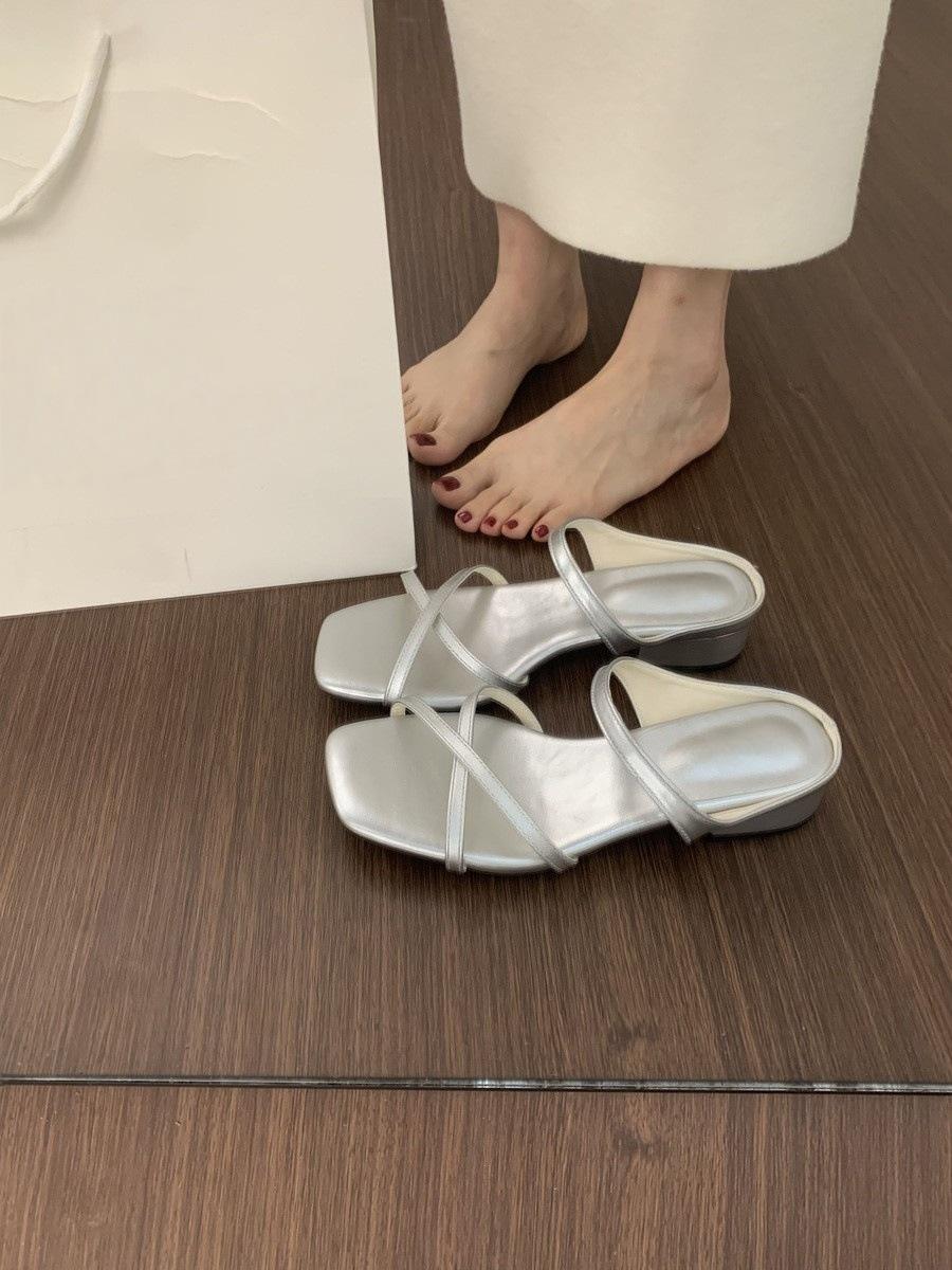 French fairy style satin cross-strapped open-toed slippers female summer wear versatile not tired feet low heel beautiful cool slippers 40
French fairy style satin cross-strapped open-toed slippers female summer wear versatile not tired feet low heel beautiful cool slippers 40