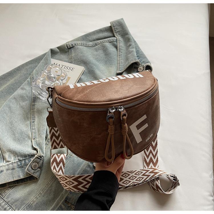 Casual sports style chest bag large capacity bag women s 2025 new fashion denim saddle bag niche crossbody bag темно-коричневого кольору
Casual sports style chest bag large capacity bag women s 2025 new fashion denim saddle bag niche crossbody bag темно-коричневого кольору