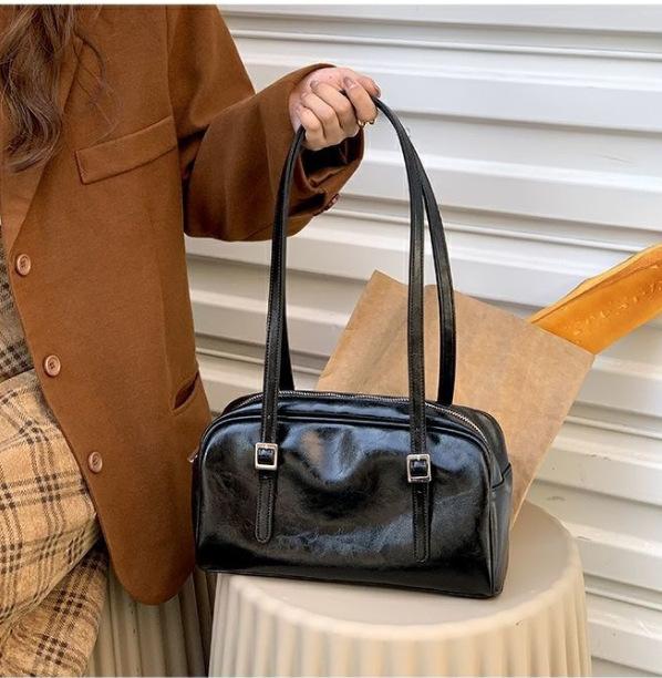 Pu Fashion Green Leather Women Shoulder Bags Simple Design Solid Color Ladies Tote Handbags Vintage Black Female Underarm Bag 26cm x 16cm x 8cm
Pu Fashion Green Leather Women Shoulder Bags Simple Design Solid Color Ladies Tote Handbags Vintage Black Female Underarm Bag 26cm x 16cm x 8cm