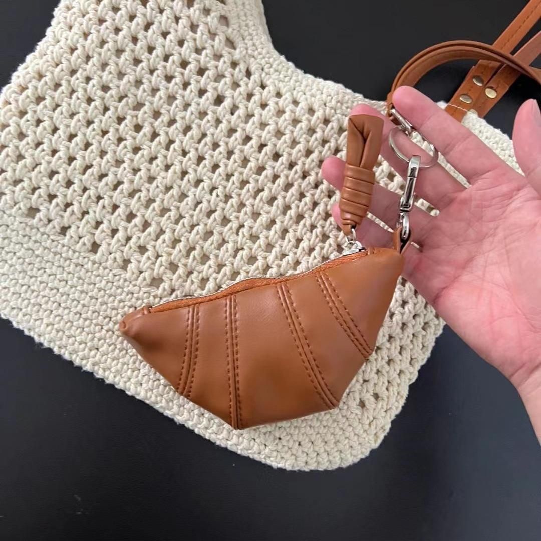 Soft leather croissant bag women s bag pendant, mini croissant coin purse, vintage exquisite key, clutch lanyard dumpling bag срібний
Soft leather croissant bag women s bag pendant, mini croissant coin purse, vintage exquisite key, clutch lanyard dumpling bag срібний