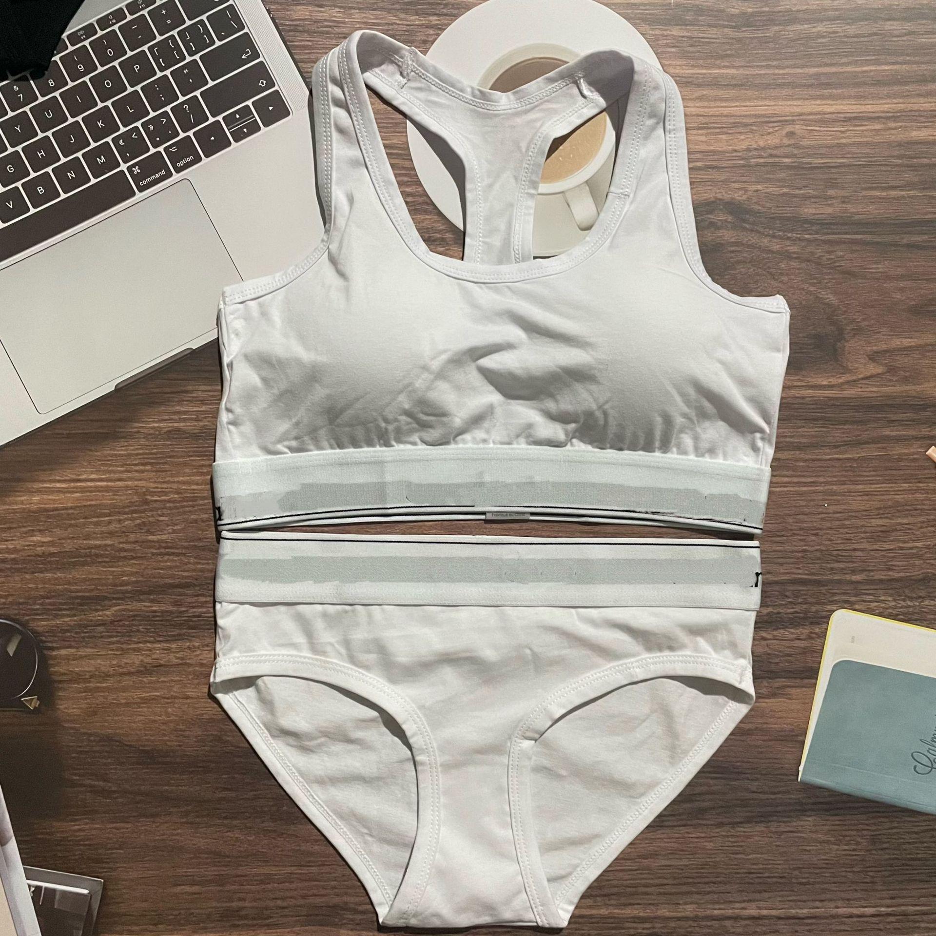 Trendy Guess Nibble Racerback Cotton Yoga Bra Set with Letter Waistband L (116-135 jin)
Trendy Guess Nibble Racerback Cotton Yoga Bra Set with Letter Waistband L (116-135 jin)
