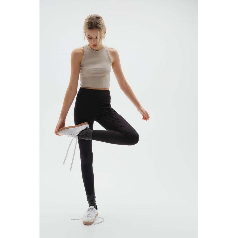 Леггинсы с высокой талией HM черного цвета
Леггинсы с высокой талией HM черного цвета