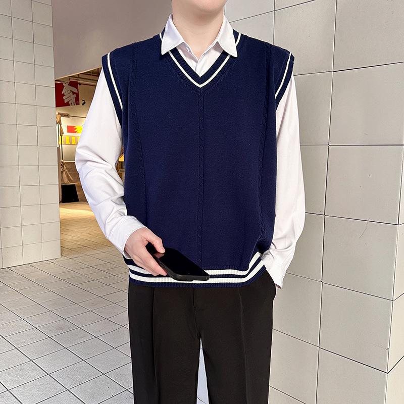 Men s V-neck Knit Vest, College Style, Sleeveless Sweater for Young and Middle-aged Men. XXXXL темно-синього кольору
Men s V-neck Knit Vest, College Style, Sleeveless Sweater for Young and Middle-aged Men. XXXXL темно-синього кольору