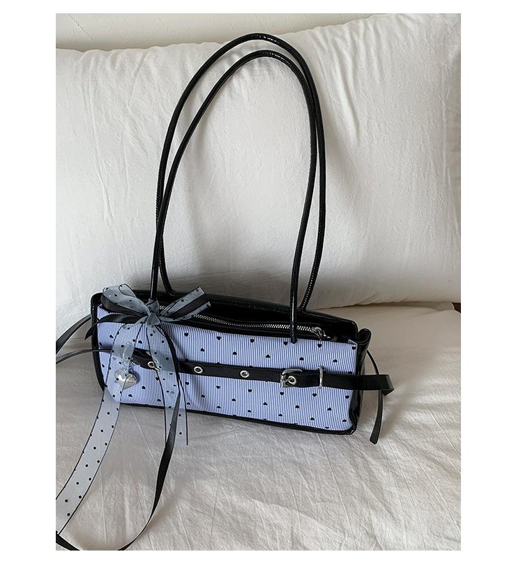 Korean striped canvas splicing underarm bag women s 2025 new niche casual shoulder bag portable polka dot commuter bag
Korean striped canvas splicing underarm bag women s 2025 new niche casual shoulder bag portable polka dot commuter bag