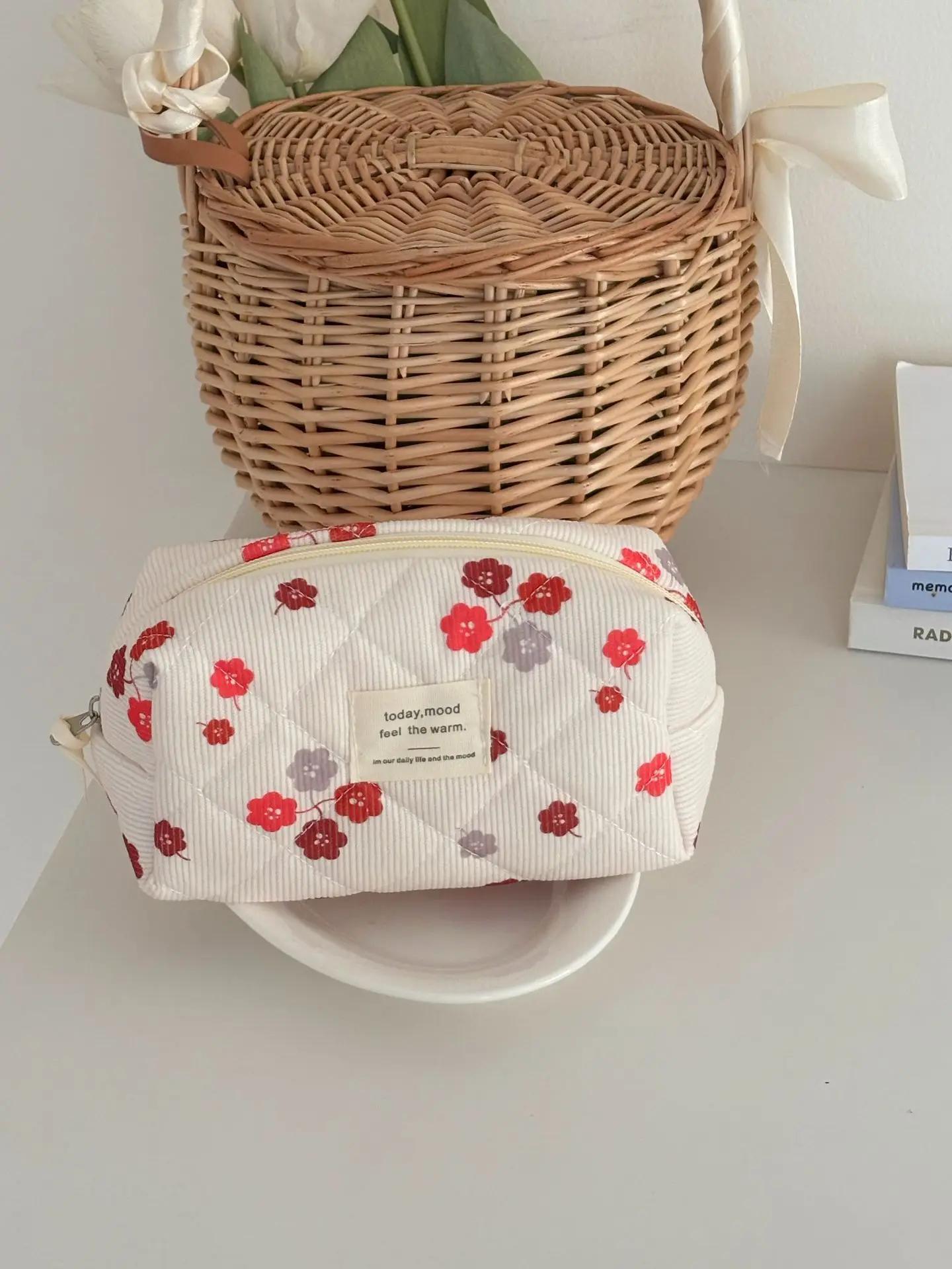 Red Flower Soft Corduroy Women s Cosmetic Bags Cases Travel Portable Ladies Storage Bag Large Capacity Female Makeup Handbag
Red Flower Soft Corduroy Women s Cosmetic Bags Cases Travel Portable Ladies Storage Bag Large Capacity Female Makeup Handbag
