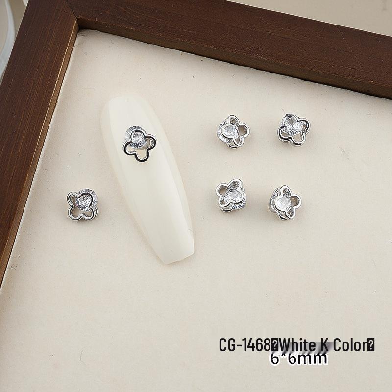 Luxurious Zircon Four-Leaf Clover Nail Art: White K Gold Heart Accessories
Luxurious Zircon Four-Leaf Clover Nail Art: White K Gold Heart Accessories