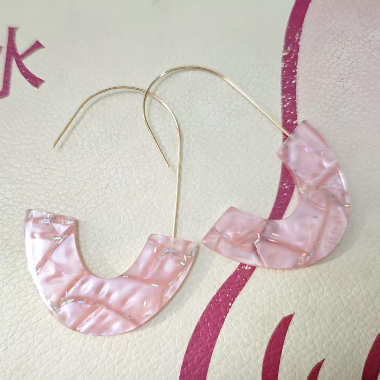 European and American ear jewelry retro simple acrylic acetate earrings, geometric oval pendant earrings розовый
European and American ear jewelry retro simple acrylic acetate earrings, geometric oval pendant earrings розовый