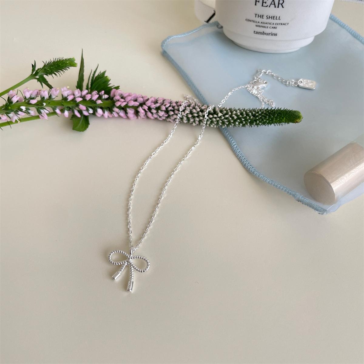 Exquisite niche twist bow design sense high-end necklace women s light luxury sweet Mori versatile collarbone chain 524 925 silver
Exquisite niche twist bow design sense high-end necklace women s light luxury sweet Mori versatile collarbone chain 524 925 silver