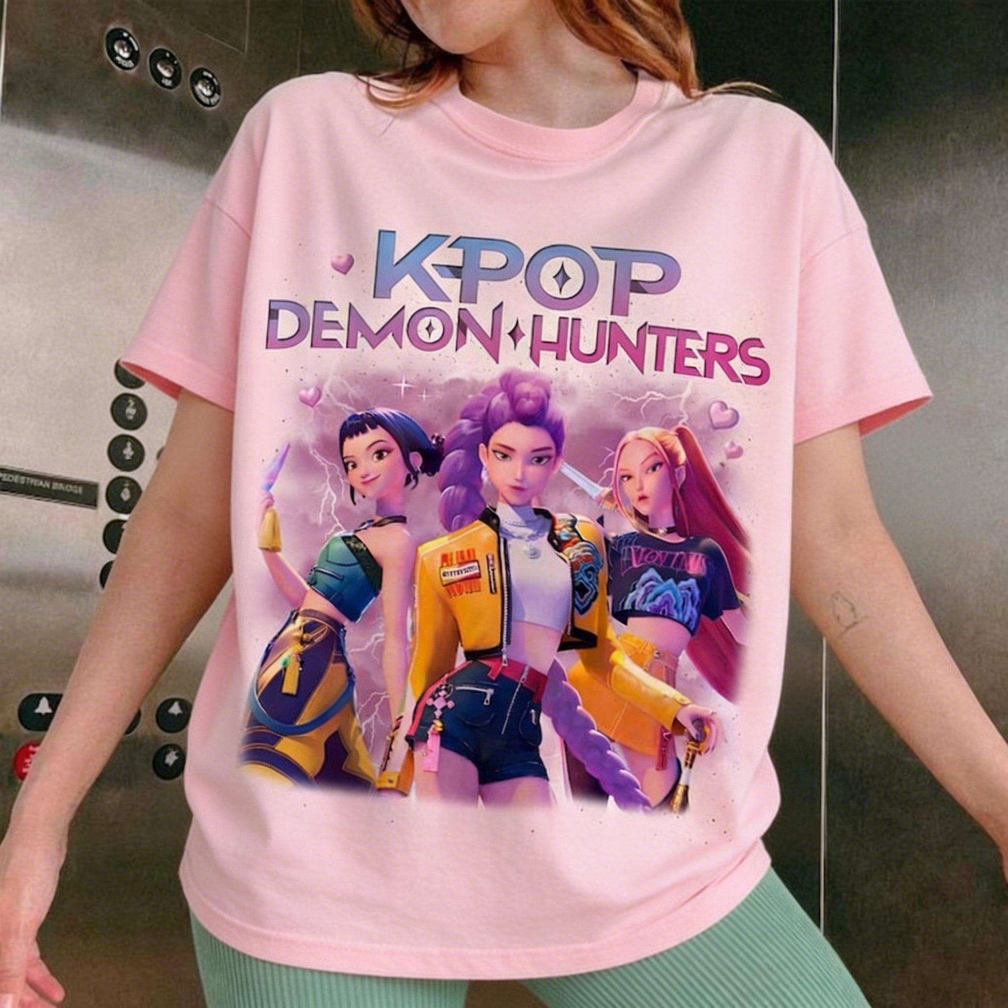 2026 Kpop Demon Hunters Anime Graphic T Shirt Women Men Short Sleeve Tee Summer Y2k Streetwear Korean Group Print Casual Tops 4XL
2026 Kpop Demon Hunters Anime Graphic T Shirt Women Men Short Sleeve Tee Summer Y2k Streetwear Korean Group Print Casual Tops 4XL