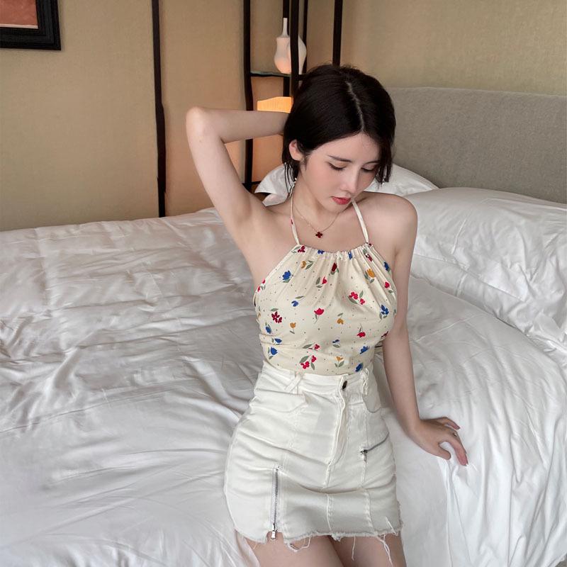 Summer 2025 Backless Halter Vest with Bow Suspenders and Floral Drawstring One Size
Summer 2025 Backless Halter Vest with Bow Suspenders and Floral Drawstring One Size