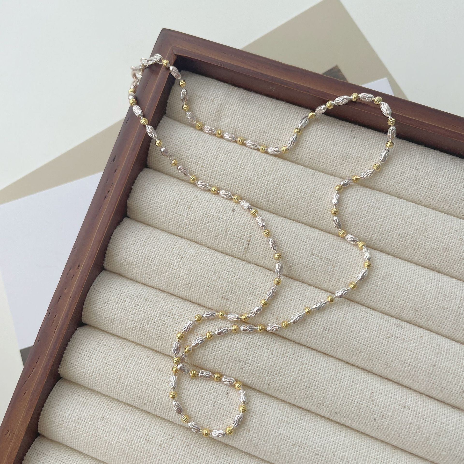 Niche design sense gold and silver contrasting color olive bead collarbone chain Korean version car flower round bead interval necklace female tide 925 silver
Niche design sense gold and silver contrasting color olive bead collarbone chain Korean version car flower round bead interval necklace female tide 925 silver