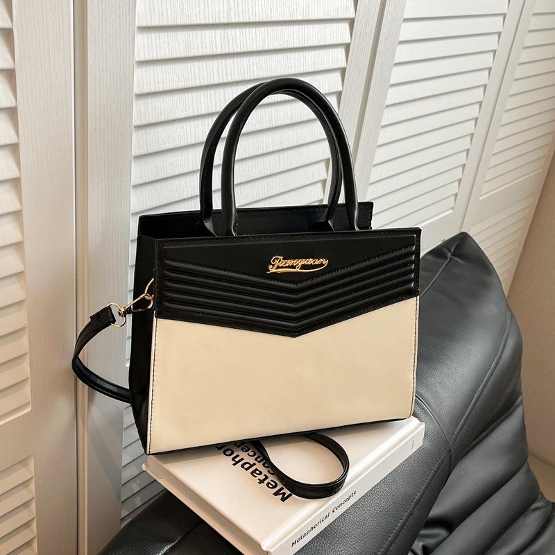 Fashionable Patchwork Color-matching Handbag with Large Capacity, Single-shoulder Cross-body Design for Daily Use. чёрный
Fashionable Patchwork Color-matching Handbag with Large Capacity, Single-shoulder Cross-body Design for Daily Use. чёрный