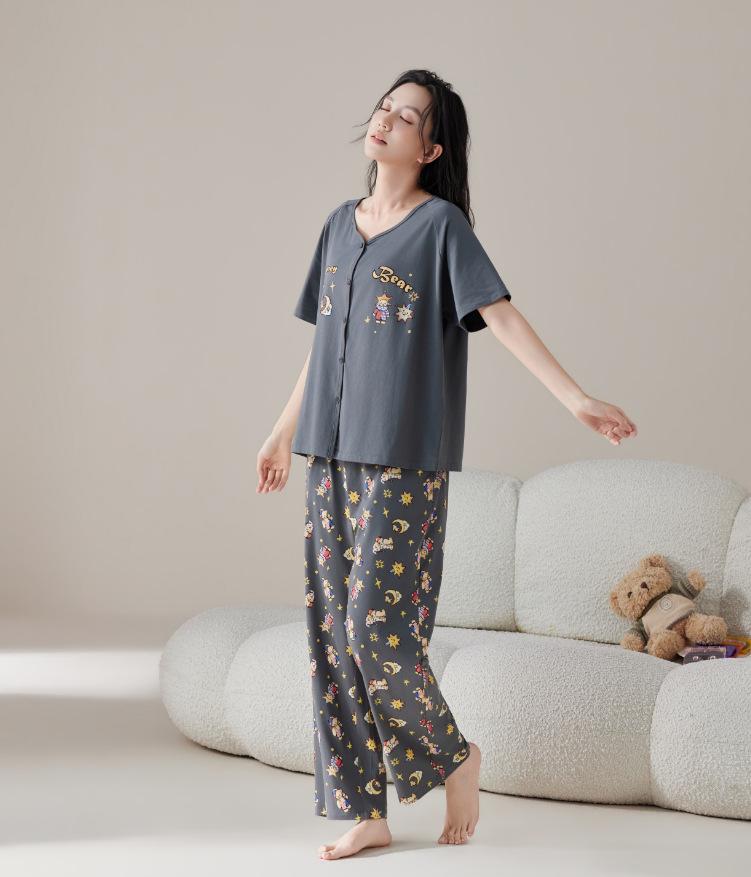 2026 Spring Women s Cartoon Pajama Set: Long Pile Cotton Cardigan, Short Sleeve Top, and Fresh Style Pants. L
2026 Spring Women s Cartoon Pajama Set: Long Pile Cotton Cardigan, Short Sleeve Top, and Fresh Style Pants. L
