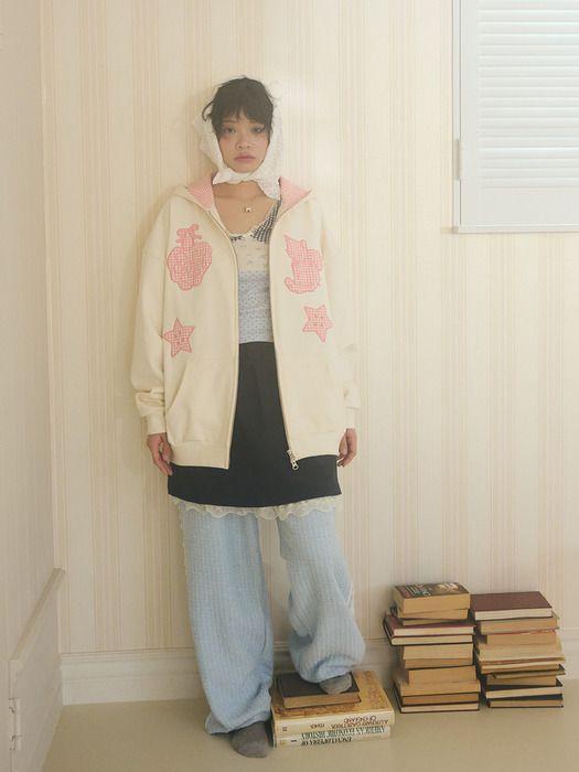 SHAKIRI KIRING CHECK PATCH HOODIE (CREAM) CREAM
SHAKIRI KIRING CHECK PATCH HOODIE (CREAM) CREAM