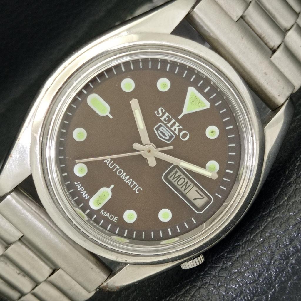 USED VINTAGE SEIKO 5 AUTOMATIC 7019A JAPAN MENS BROWN COLOR DIAL WATCH a434280-2 R120-a434280
USED VINTAGE SEIKO 5 AUTOMATIC 7019A JAPAN MENS BROWN COLOR DIAL WATCH a434280-2 R120-a434280