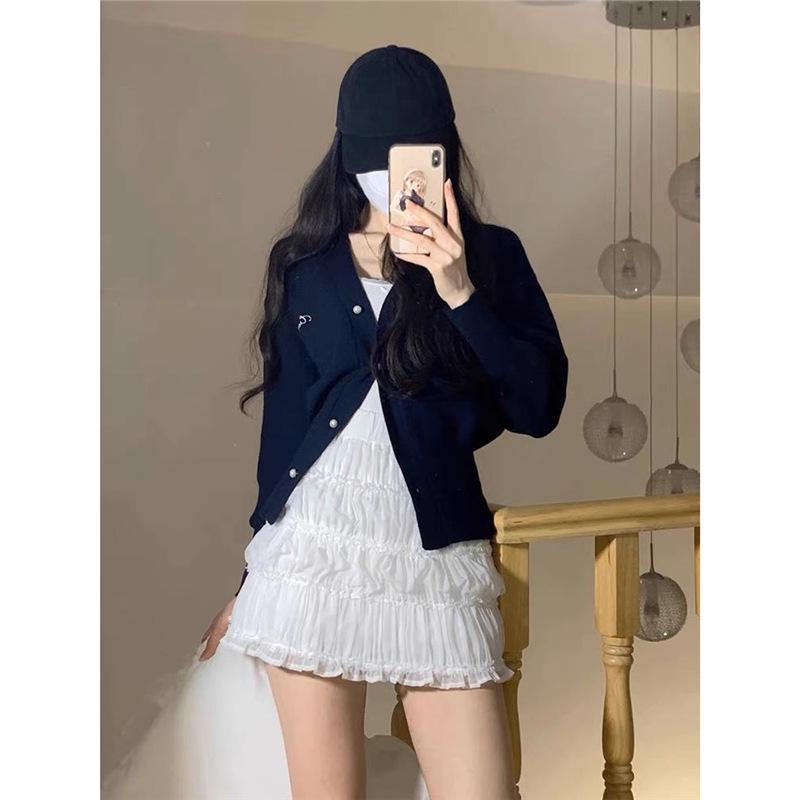 Trendy JK College V-Neck Cardigan: Women s Knitted Sweater, Long Sleeve Autumn Outerwear Extra Large
Trendy JK College V-Neck Cardigan: Women s Knitted Sweater, Long Sleeve Autumn Outerwear Extra Large