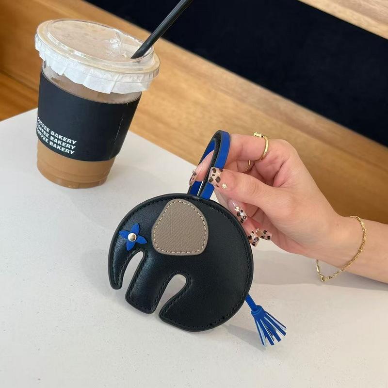 2026 New Color Blocked Cute Elephant Bag Small Holder Decoration Exquisite Cartoon Pendant 10cm чорний
2026 New Color Blocked Cute Elephant Bag Small Holder Decoration Exquisite Cartoon Pendant 10cm чорний
