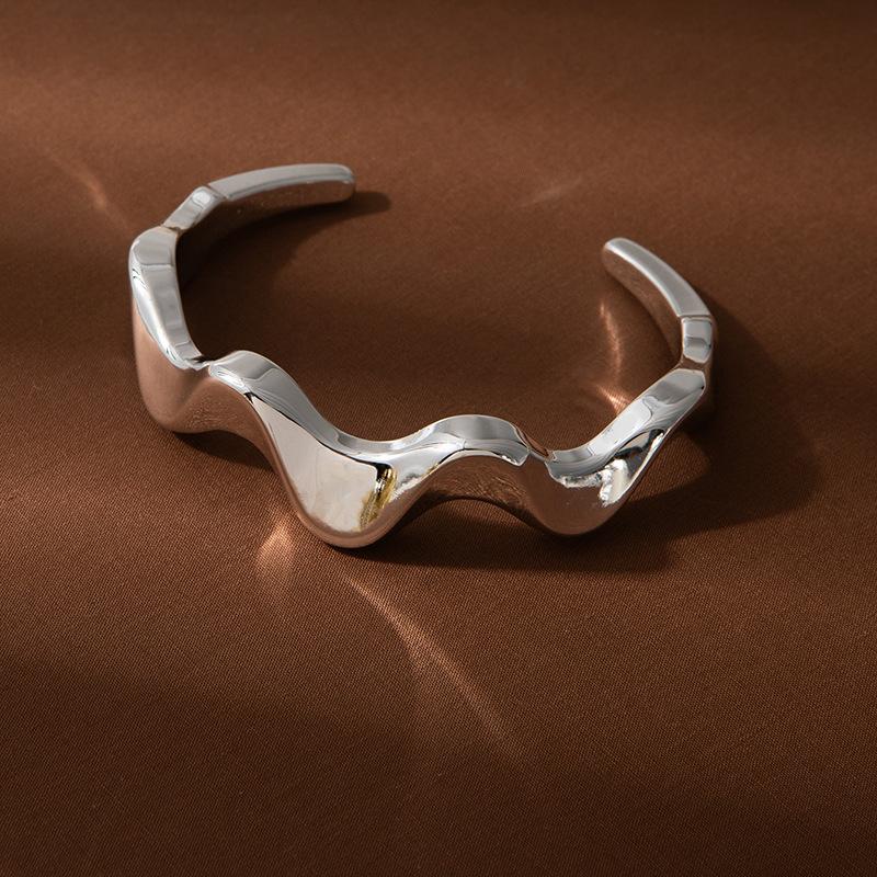Advanced Sense Of Men S And Women S Style Personalized Arm Ring Cold Wind Irregular Bracelet Light Luxury Simple Fashion Jewelry
Advanced Sense Of Men S And Women S Style Personalized Arm Ring Cold Wind Irregular Bracelet Light Luxury Simple Fashion Jewelry