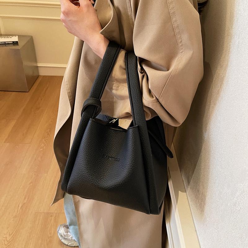 2026 Luxury Large-Capacity Mother-Child Tote Bag – Crossbody & Shoulder Bucket
2026 Luxury Large-Capacity Mother-Child Tote Bag – Crossbody & Shoulder Bucket