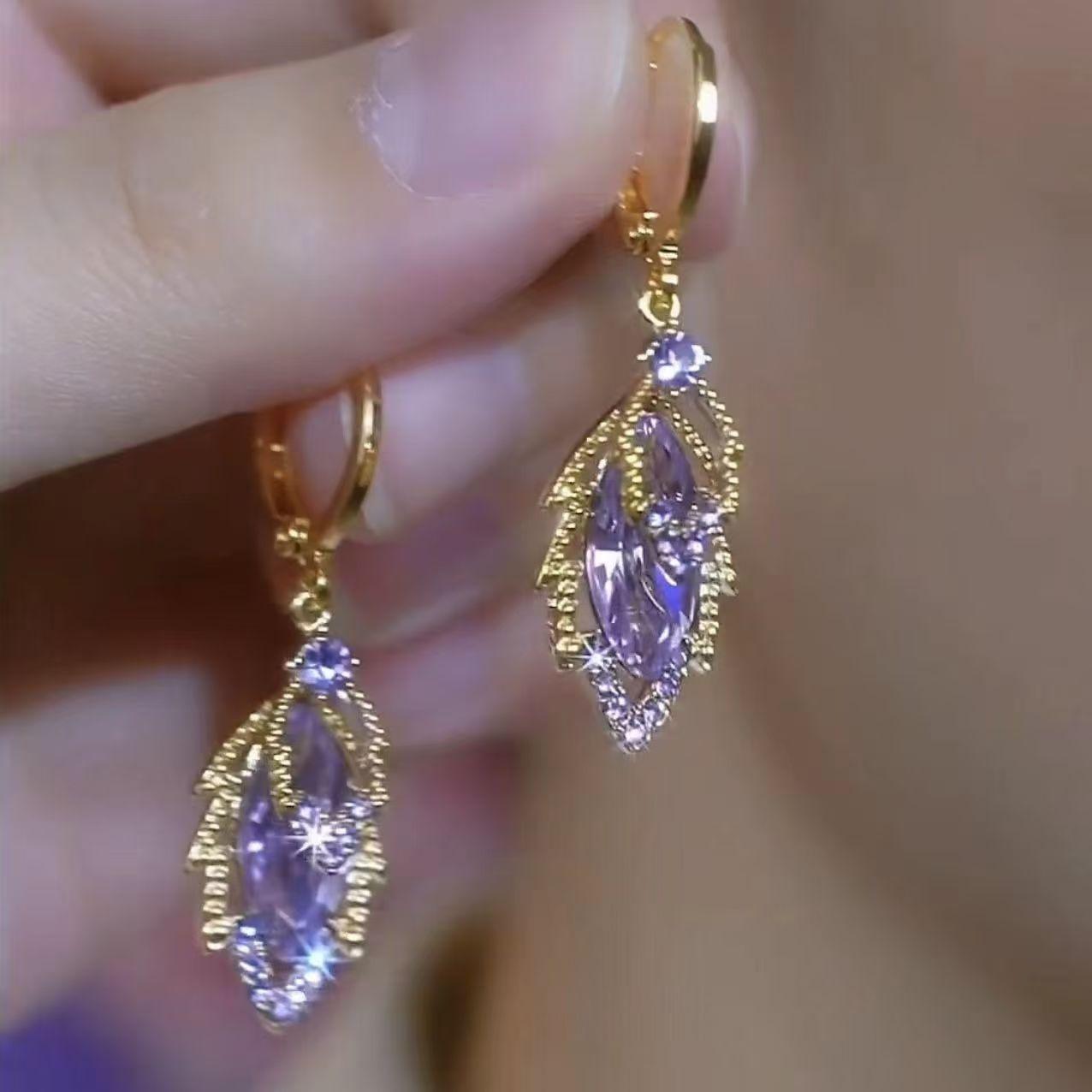 Fashion Zircon Leaf Earrings for Women Light Luxury Quartz Bracelet Watch фіолетовий
Fashion Zircon Leaf Earrings for Women Light Luxury Quartz Bracelet Watch фіолетовий