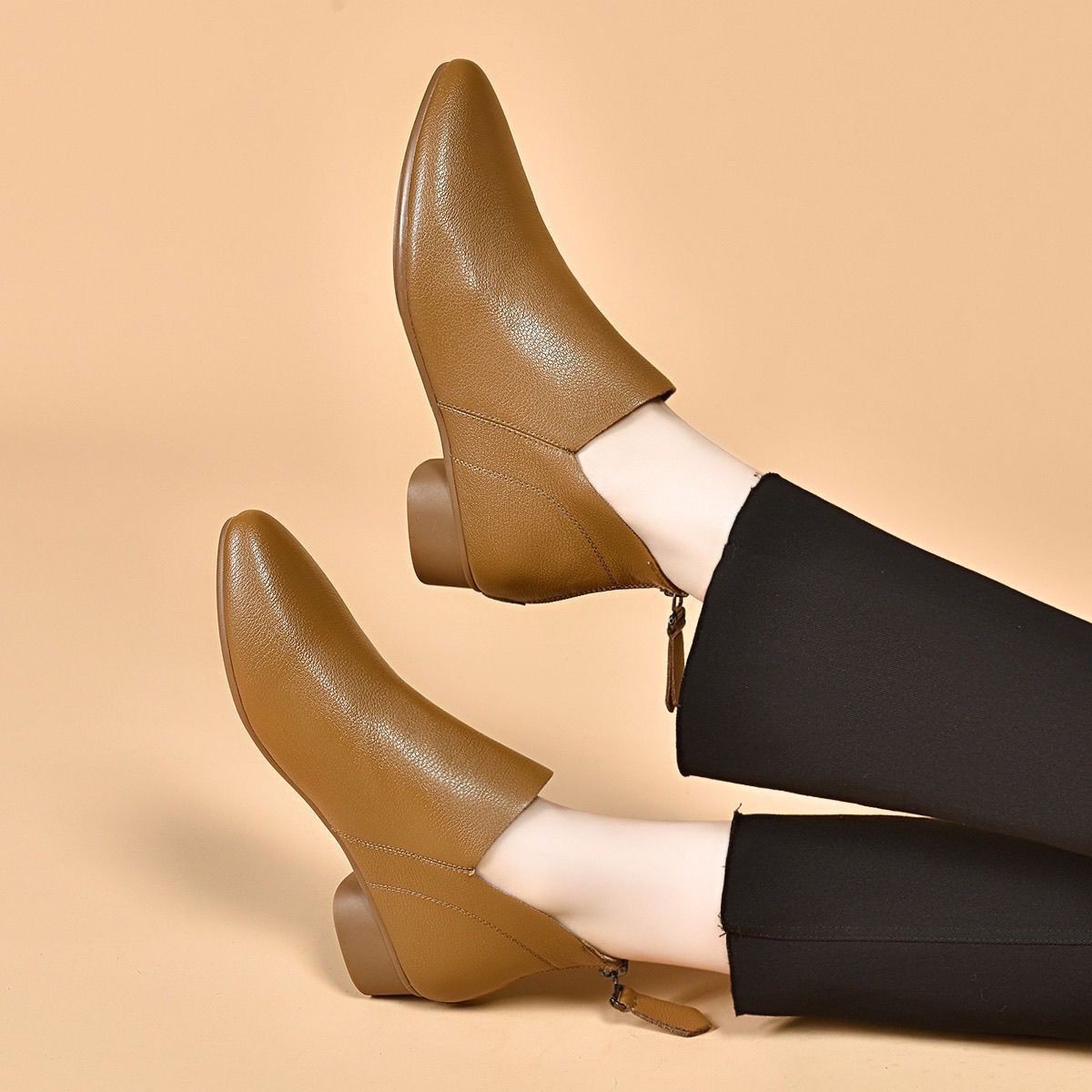 Кожаные туфли-лодочки для женщин, мягкая подошва, одинарные туфли, короткие ботинки, новая мягкая поверхность, простой темперамент, универсальная мода, кожаные туфли 41
Кожаные туфли-лодочки для женщин, мягкая подошва, одинарные туфли, короткие ботинки, новая мягкая поверхность, простой темперамент, универсальная мода, кожаные туфли 41