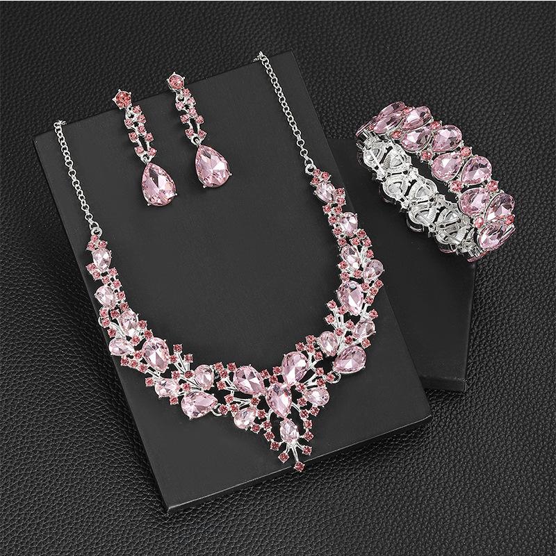 European and American Exaggerated Alloy Bride Necklace Bracelet Earrings Crystal Wedding Jewelry Set Wedding Dress Evening Dress Accessories 2026 45CM рожевий
European and American Exaggerated Alloy Bride Necklace Bracelet Earrings Crystal Wedding Jewelry Set Wedding Dress Evening Dress Accessories 2026 45CM рожевий