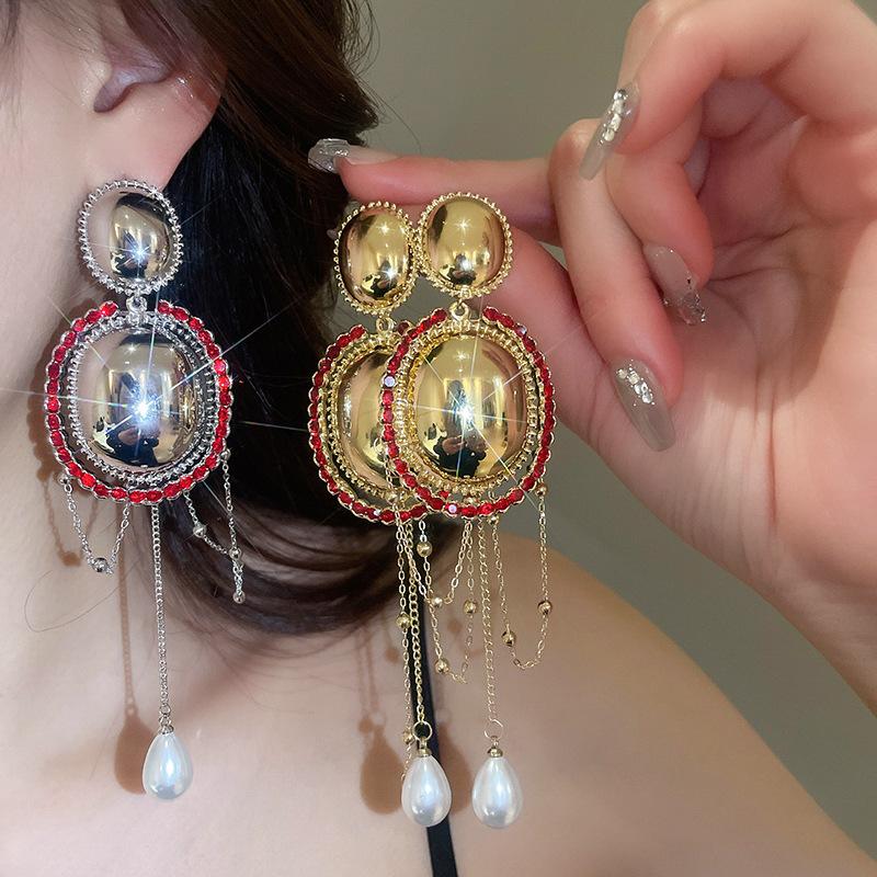 Exaggerated oval pearl fringed earrings fashion high-end temperament earrings light luxury atmospheric earrings women
Exaggerated oval pearl fringed earrings fashion high-end temperament earrings light luxury atmospheric earrings women
