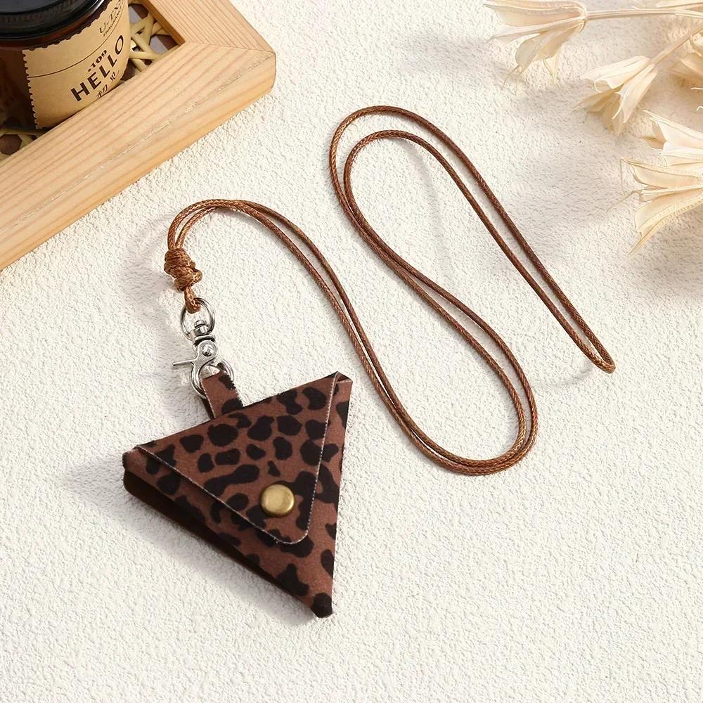LATS Retro Cute Small Leather Bag Long Necklace for Women Fashion Sweater Chain Neck Hanging Zircon Versatile Accessory Gift
LATS Retro Cute Small Leather Bag Long Necklace for Women Fashion Sweater Chain Neck Hanging Zircon Versatile Accessory Gift