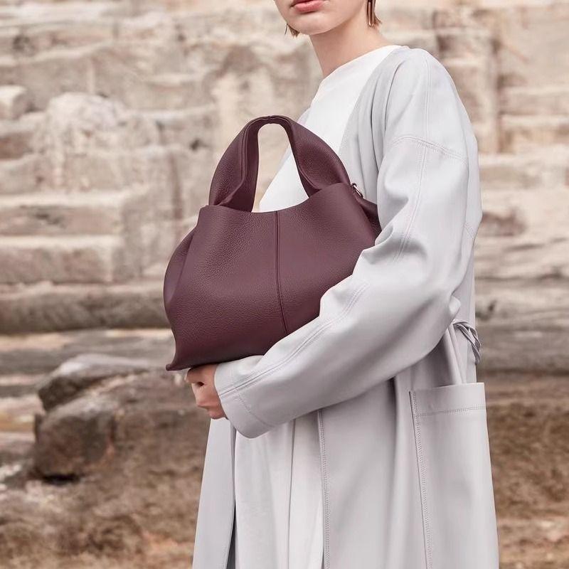 Cloud Dumpling Bag Lunch Bag Commuter Bag Genuine Leather Women s Bag Small Bag Satchel Crossbody Soft Leather Bordeaux Red (small size)
Cloud Dumpling Bag Lunch Bag Commuter Bag Genuine Leather Women s Bag Small Bag Satchel Crossbody Soft Leather Bordeaux Red (small size)