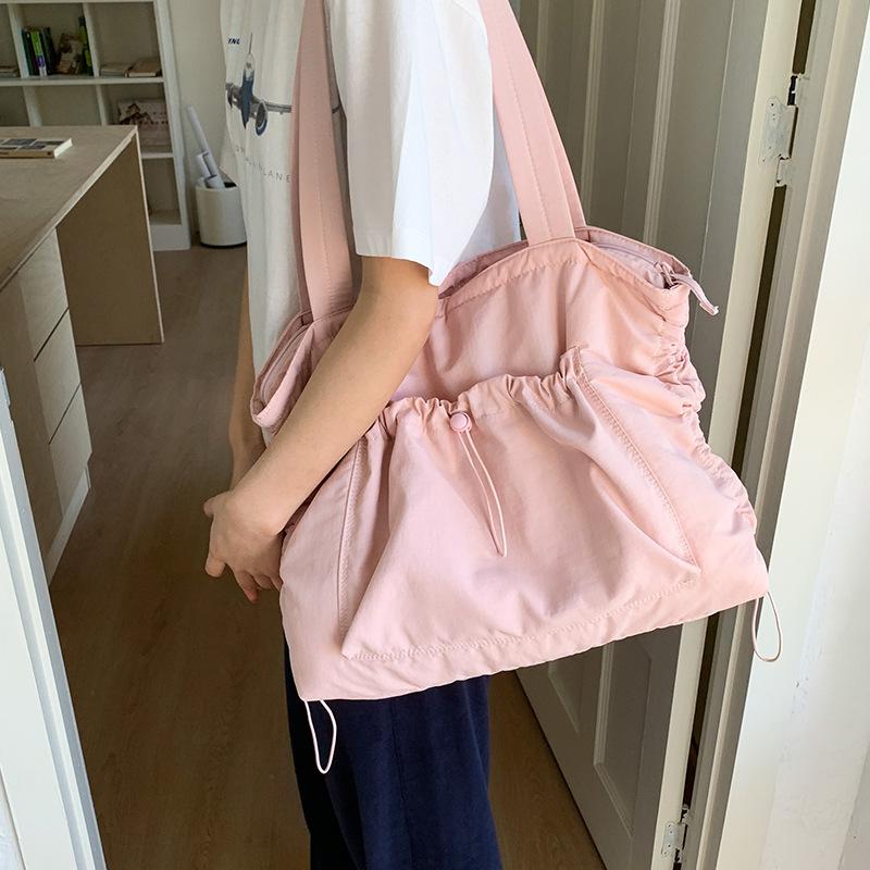 Students take classes with large bags of nylon cloth bags, new portable, lightweight and large-capacity tote bags, women s bags, and shoulder bags.
Students take classes with large bags of nylon cloth bags, new portable, lightweight and large-capacity tote bags, women s bags, and shoulder bags.