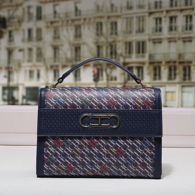 New fashion printed small square bag, letter printed messenger bag, versatile shoulder bag, women s bag. Length 26cm, width 8cm, height 19cm
New fashion printed small square bag, letter printed messenger bag, versatile shoulder bag, women s bag. Length 26cm, width 8cm, height 19cm