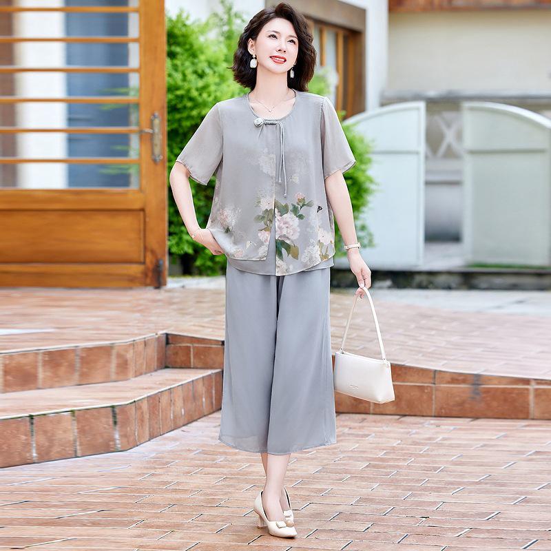 Fashionable Summer Chiffon Short-Sleeve Set for Moms 2026: Stylish Two-Piece for Middle-Aged & Elderly Women 2XL
Fashionable Summer Chiffon Short-Sleeve Set for Moms 2026: Stylish Two-Piece for Middle-Aged & Elderly Women 2XL