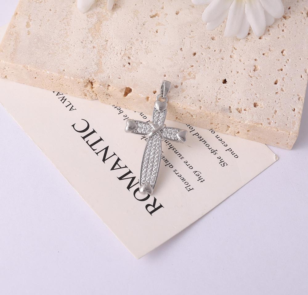 Luxury Hip Hop Electroplated Cross Pendant Necklace for Women - European & American Style Clavicle Chain
Luxury Hip Hop Electroplated Cross Pendant Necklace for Women - European & American Style Clavicle Chain