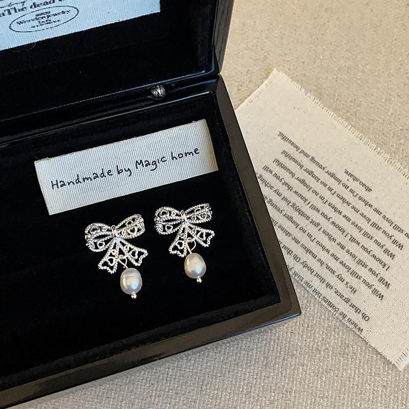 Пустые серьги-гвоздики с жемчугом Love Freshwater Pearl, женские легкие, роскошные, ретро, модные, элегантные, универсальные серьги
Пустые серьги-гвоздики с жемчугом Love Freshwater Pearl, женские легкие, роскошные, ретро, модные, элегантные, универсальные серьги