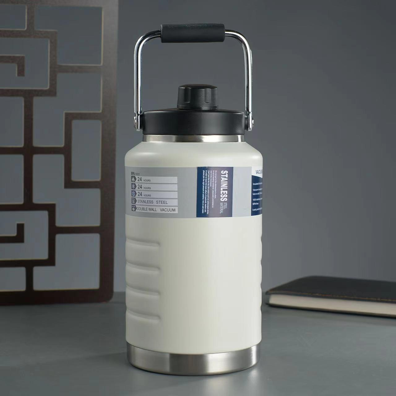 Large Capacity Portable Fitness Water Bottle with Handle and Stainless Steel Straw 2000ml
Large Capacity Portable Fitness Water Bottle with Handle and Stainless Steel Straw 2000ml