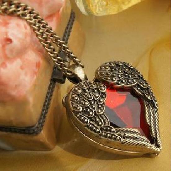 Vintage Jewelry Palace Necklace Heart Wings Long Necklace Long Sweater Chain Women C099
Vintage Jewelry Palace Necklace Heart Wings Long Necklace Long Sweater Chain Women C099