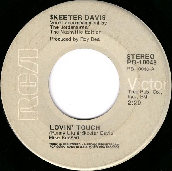 7inch Record SKEETER DAVIS - Lovin Touch / Come Mornin PB10048 RCA Victor 1974 US Folk Used
7inch Record SKEETER DAVIS - Lovin Touch / Come Mornin PB10048 RCA Victor 1974 US Folk Used