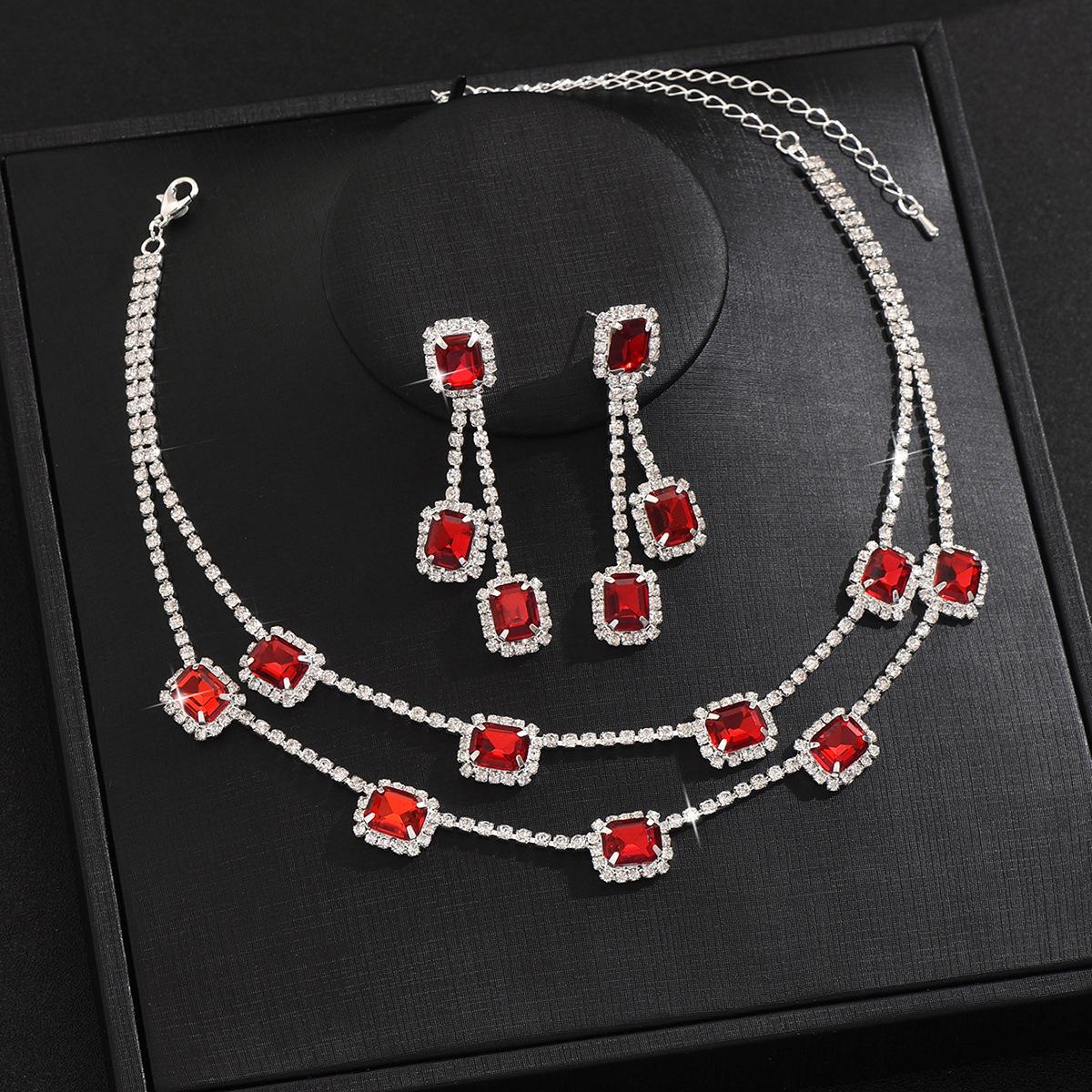 Квадратное двухслойное ожерелье, серьги с бахромой, легкий роскошный свадебный комплект из двух предметов, многоцветный.
Квадратное двухслойное ожерелье, серьги с бахромой, легкий роскошный свадебный комплект из двух предметов, многоцветный.