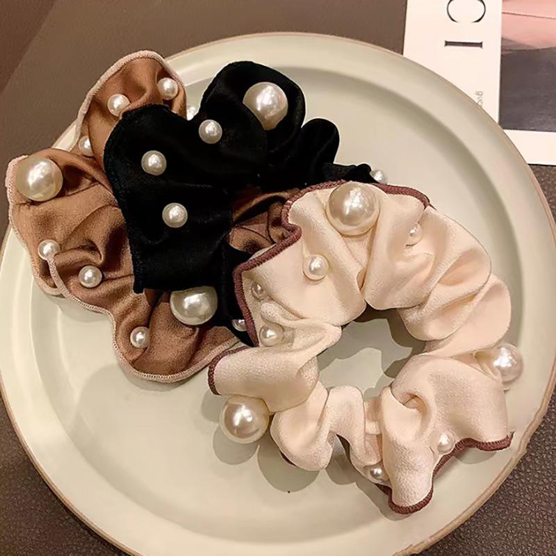 3Pcs Fashion Korean Style Version Pearl Headband Simple and Fashionable Fabric Colon Headband Sweet Ponytail Maruko Hair Rope
3Pcs Fashion Korean Style Version Pearl Headband Simple and Fashionable Fabric Colon Headband Sweet Ponytail Maruko Hair Rope