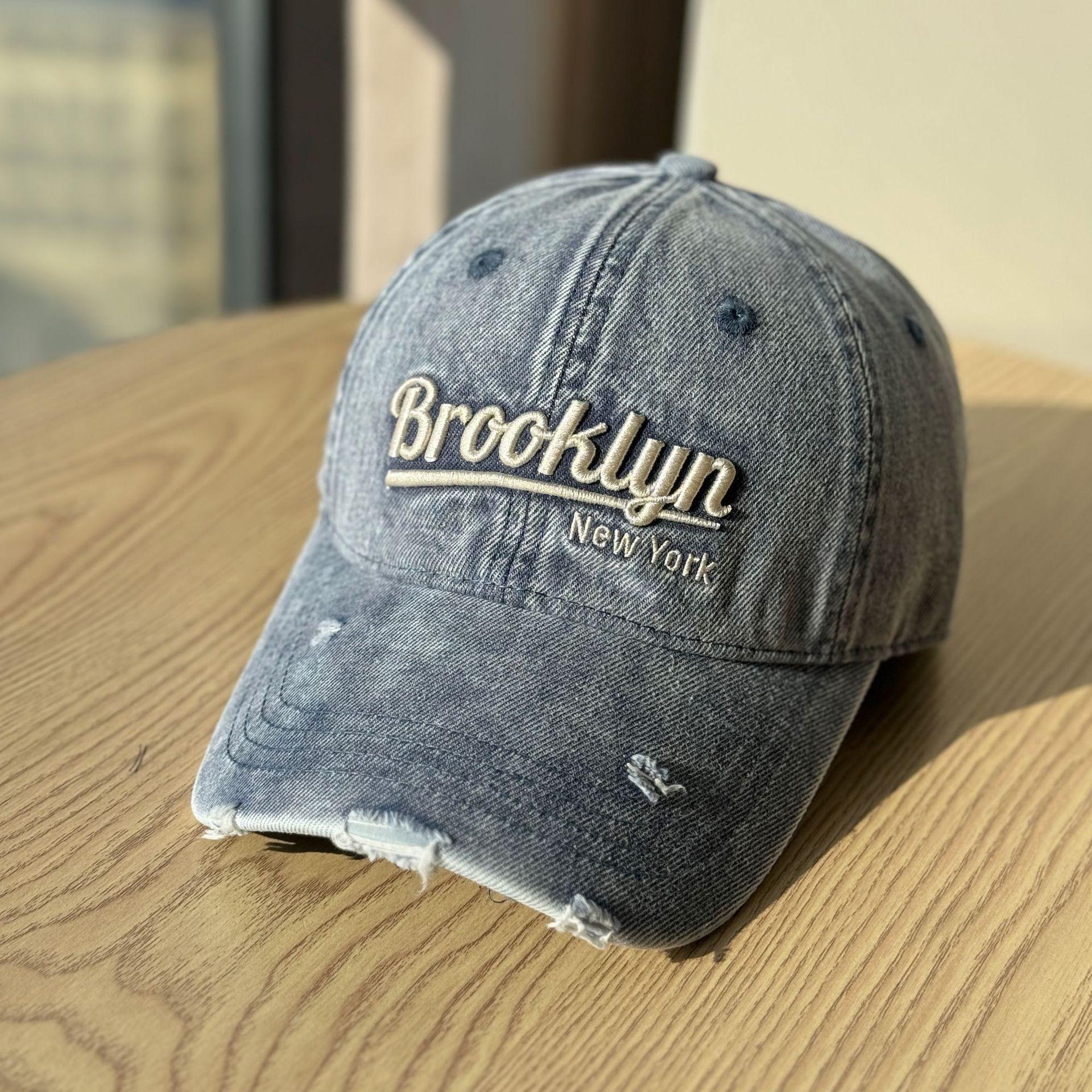 Vintage American-style distressed ripped denim soft-top baseball cap for women with embroidered letters, face-slimming wide brim duckbill hat Adult54-60Adjustable темно-синього кольору
Vintage American-style distressed ripped denim soft-top baseball cap for women with embroidered letters, face-slimming wide brim duckbill hat Adult54-60Adjustable темно-синього кольору