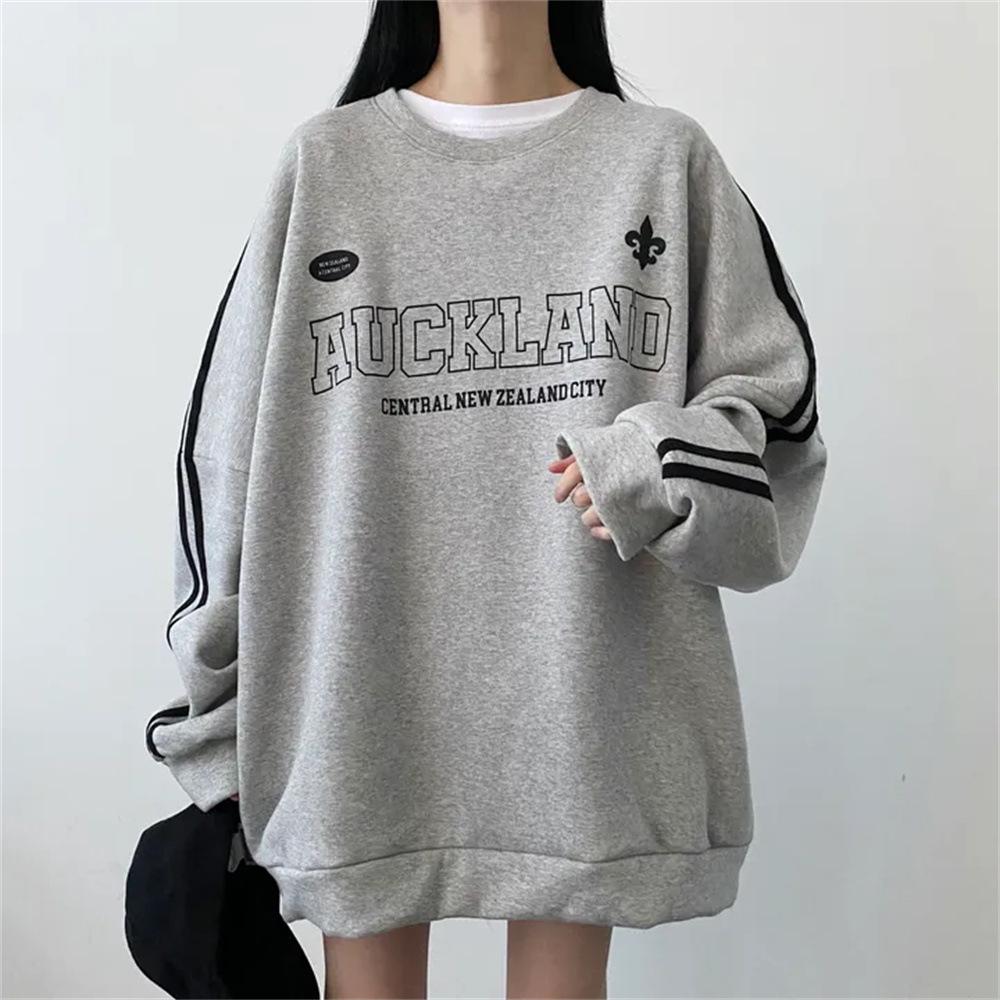 Women s Plus Size Gray Fleece Lined Raglan Sleeve Crew Neck Sweatshirt - Loose Korean Style Pullover for Autumn/Winter 2024. M
Women s Plus Size Gray Fleece Lined Raglan Sleeve Crew Neck Sweatshirt - Loose Korean Style Pullover for Autumn/Winter 2024. M
