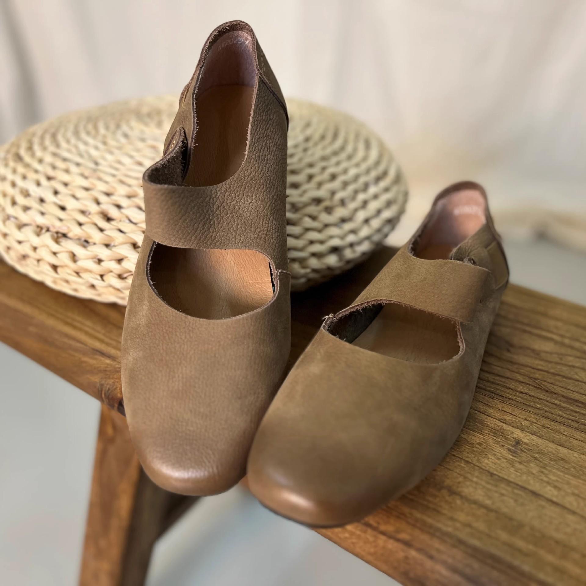Leather retro niche polished round head flat-bottomed ballet shoes women s summer autumn word belt Mary Jane single shoes 35
Leather retro niche polished round head flat-bottomed ballet shoes women s summer autumn word belt Mary Jane single shoes 35