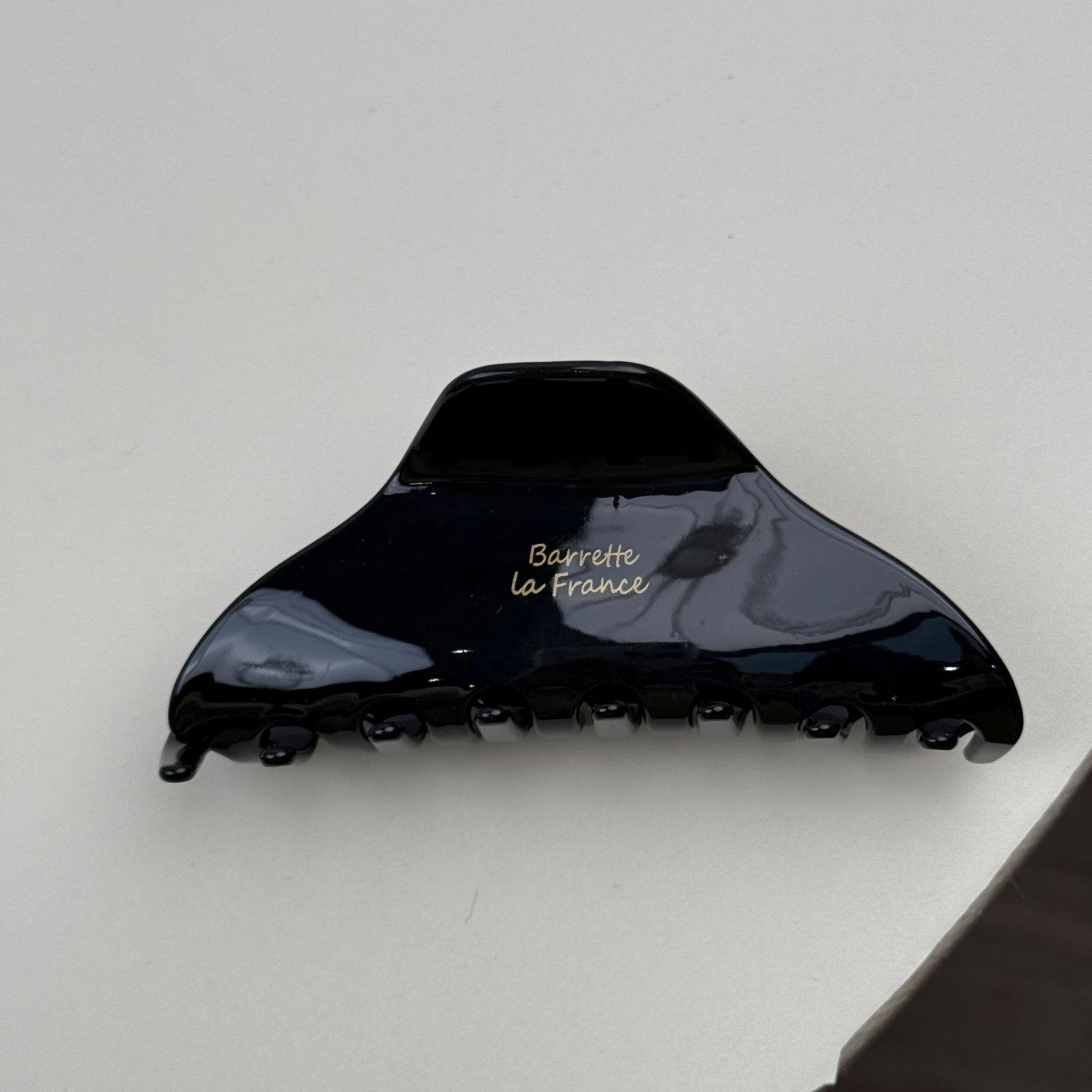 Korean Retro Gold Acetate Claw Clip for Women: Elegant Shark Clip Hair Accessory for Spring/Summer Updos.
Korean Retro Gold Acetate Claw Clip for Women: Elegant Shark Clip Hair Accessory for Spring/Summer Updos.
