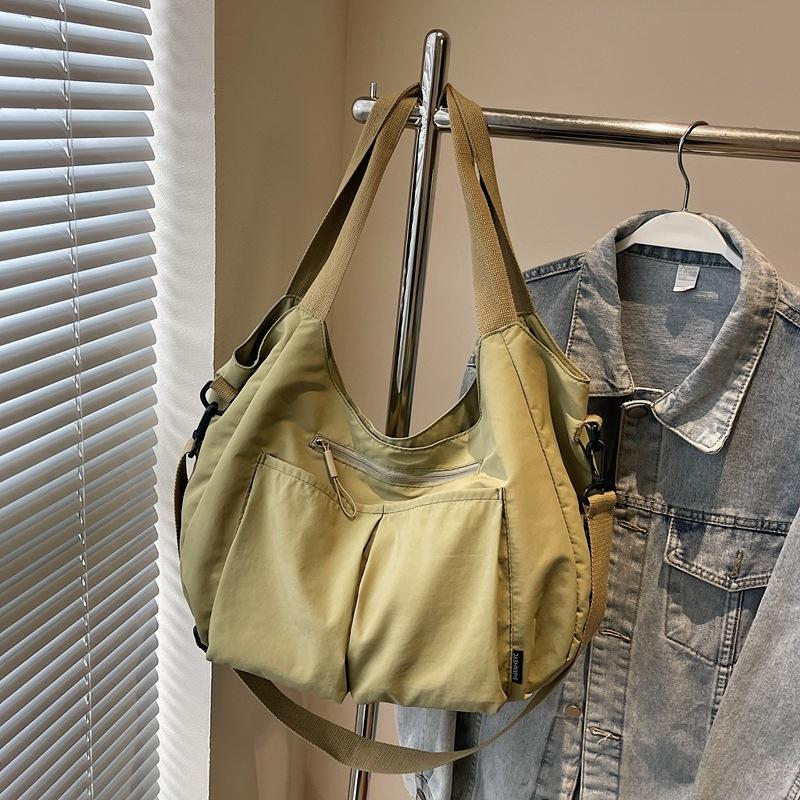 Commuter shoulder bag women s short trip fitness tote bag lazy wind large capacity lightweight messenger bag зелений
Commuter shoulder bag women s short trip fitness tote bag lazy wind large capacity lightweight messenger bag зелений